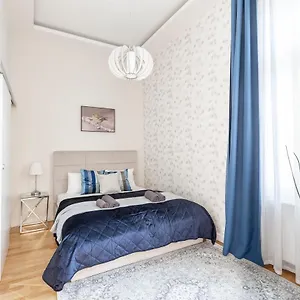 Luxury Quentin 3 Bedrm, 2 Bathrm Apartament