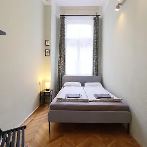 Joseph Boulevard - 3bdr, 2bath, 8ppl Apartament