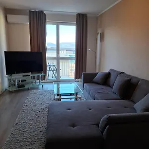 Flat At The Edge Of The Center + Parking Apartament